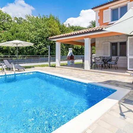 Three-bedroom Holiday In Pula