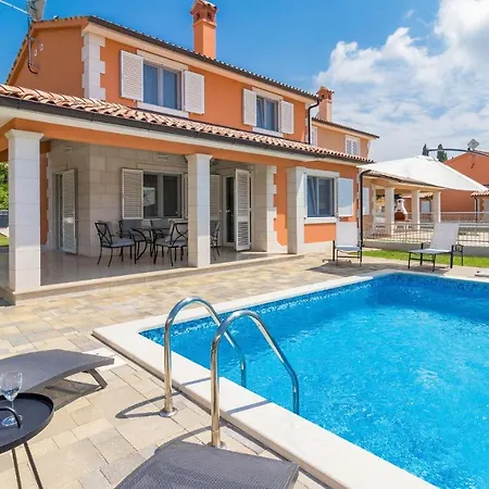 Three-bedroom Holiday In Casa vacanze