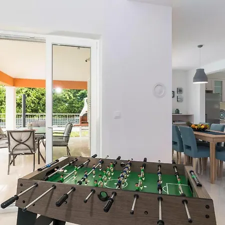 Three-bedroom Holiday In * Pola