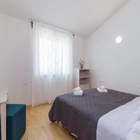 Nyaraló Three-bedroom Holiday In *