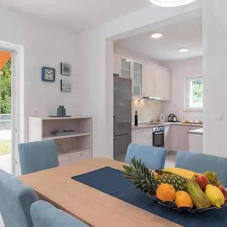Nyaraló Three-bedroom Holiday In Póla