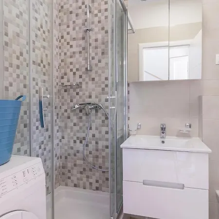 Three-bedroom Holiday In Nyaraló Póla