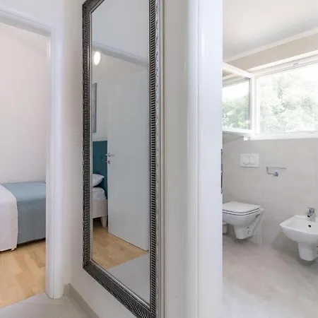 Three-bedroom Holiday In Póla
